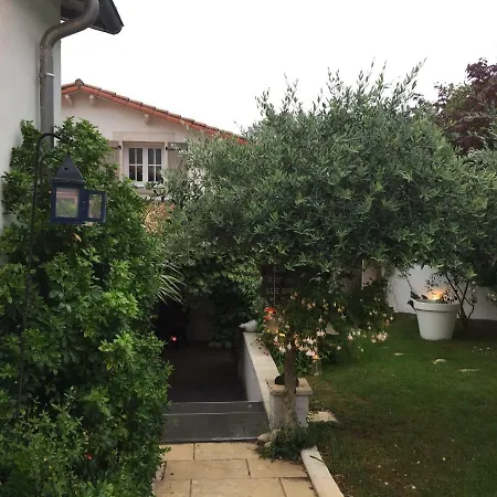 La Maison Des Vallees Guest house *