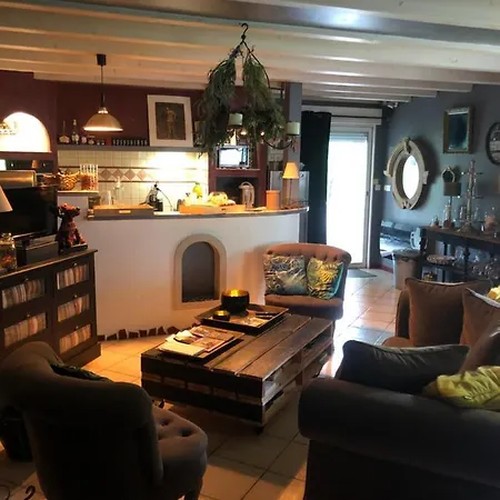 La Maison Des Vallees Guest house Saivres